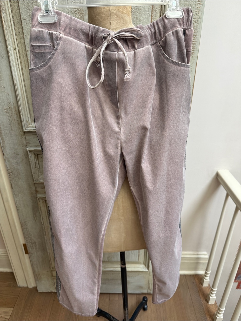 Easel pants